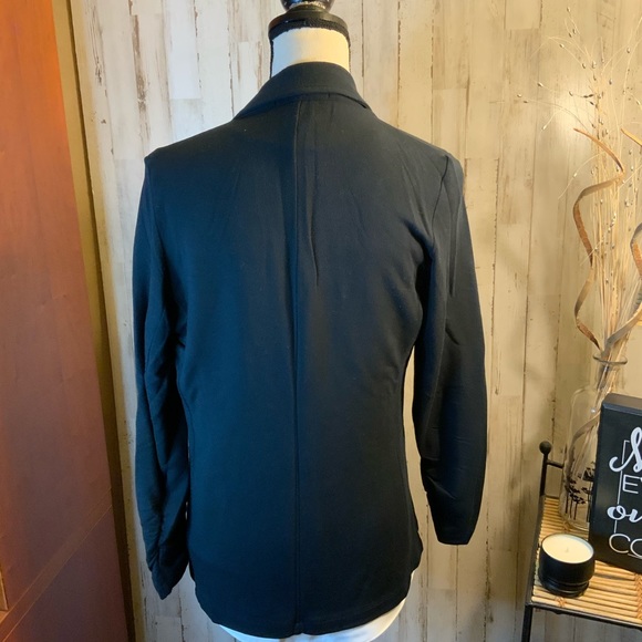 Theory single button blazer with cinched up cuffs. Size M - Picture 3 of 4